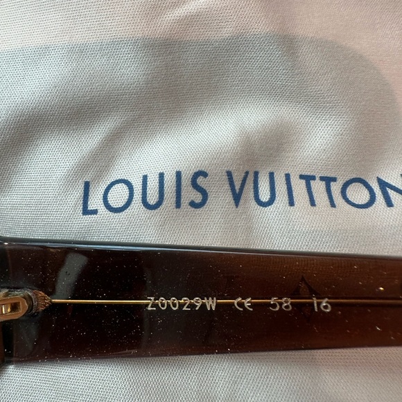 Authentic and certified Louis Vuitton sunsglasses with case, bag and box - Picture 6 of 6
